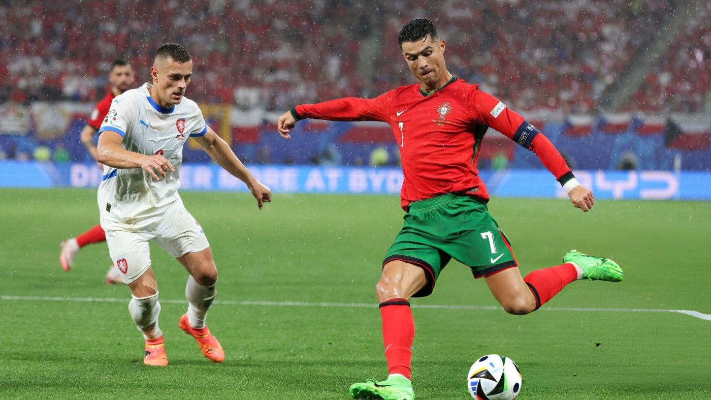 
Cautious Czechs shackle Ronaldo but get caught out by Conceicao 