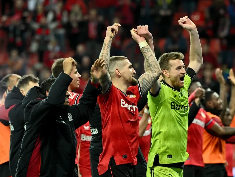  'Unbelievable' Leverkusen Shock Bayern To Keep Dortmund Top