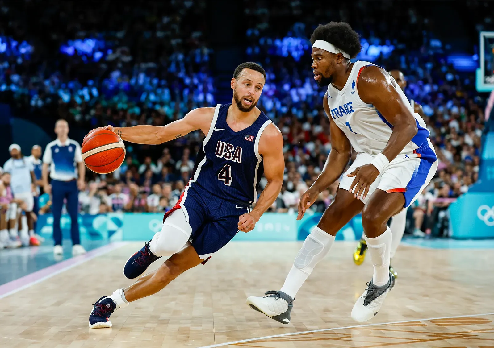 Stephen Curry's late takeover fuels Warriors past Mavericks